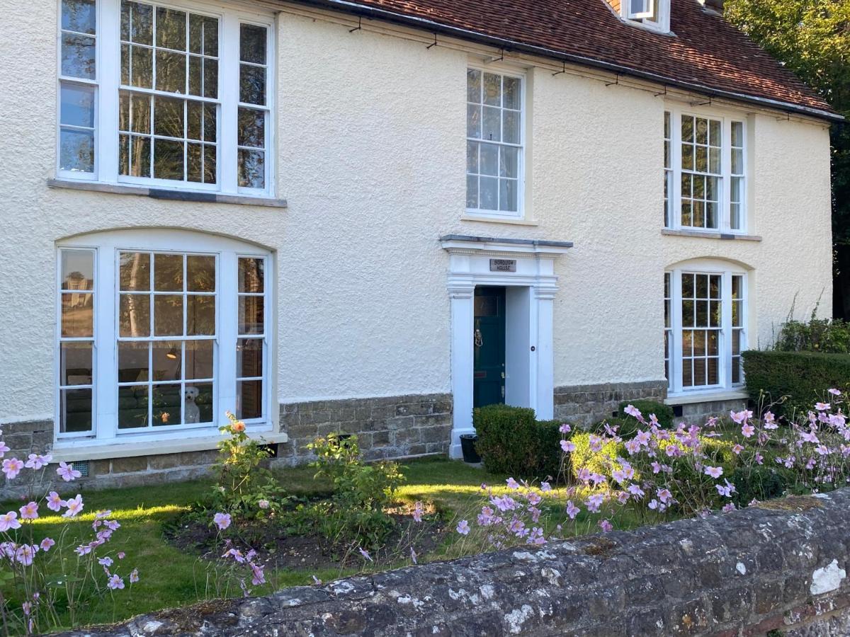 Stunning Apartment Opposite Cowdray Ruins In Heart Of Midhurst Exterior photo